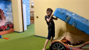 Нерф базука против пришельца который вторгся в дом