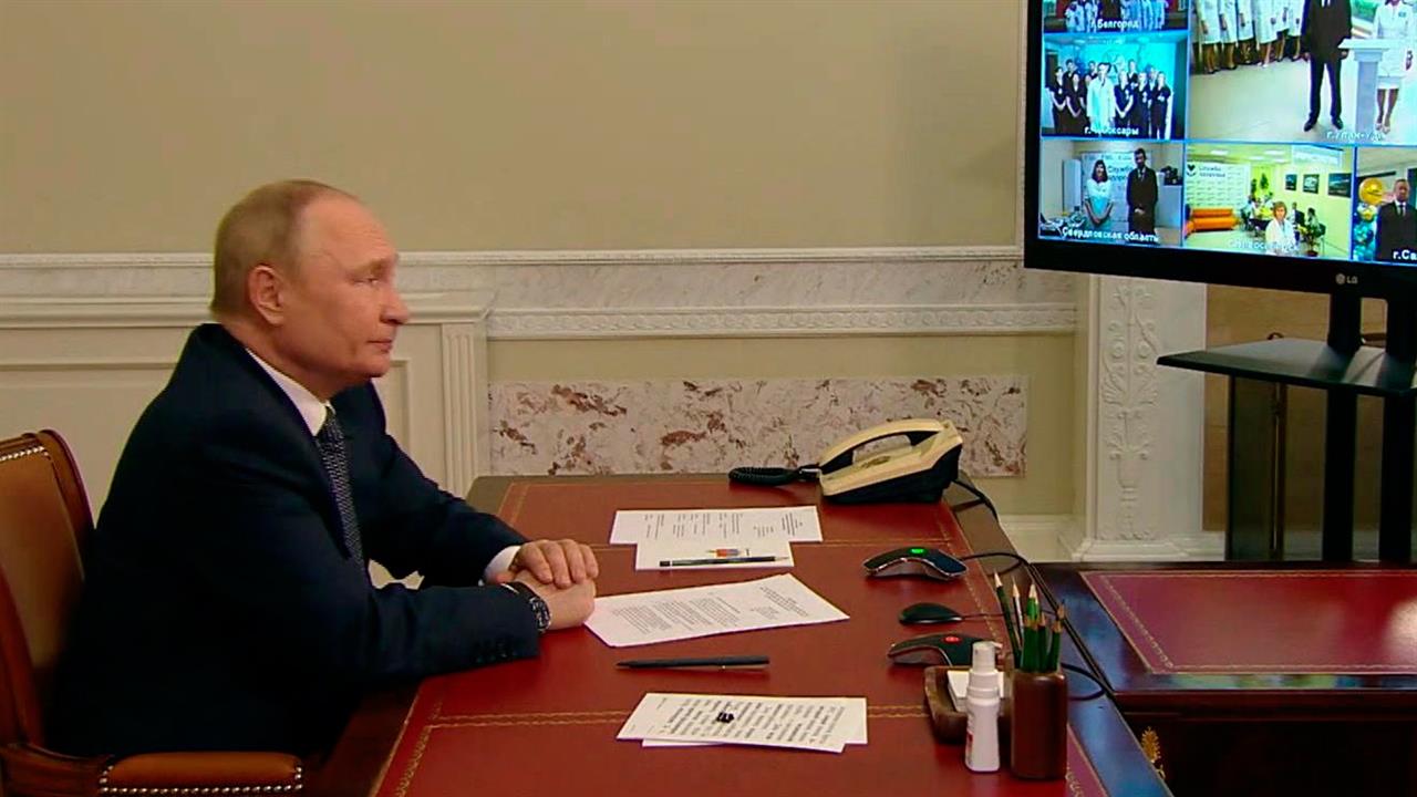 Владимир Путин принял участие в церемонии открытия 19 лечебных учреждений России