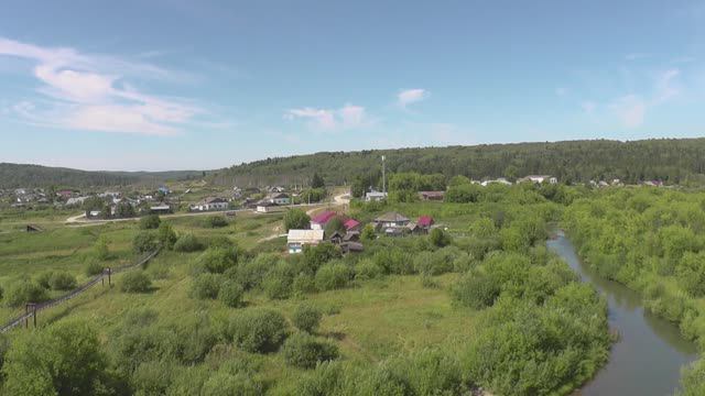 Село Суенга.  Длинный подвесной мост через реку Суенга. Новосибирская область Маслянинский район.