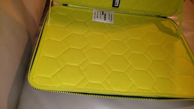 Thule Gauntlet 3.0 15" inch MacBook Pro Sleeve Storm Green Leichen Yellow 3203250 смотреть онлайн