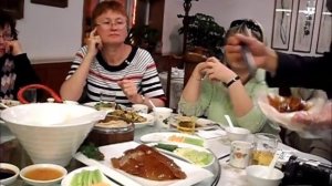 Как правильно есть "утку по-пекински"