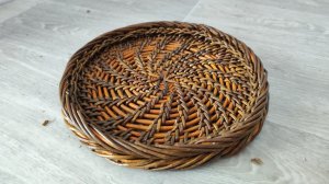 Тарелка корневым и обычным плетением