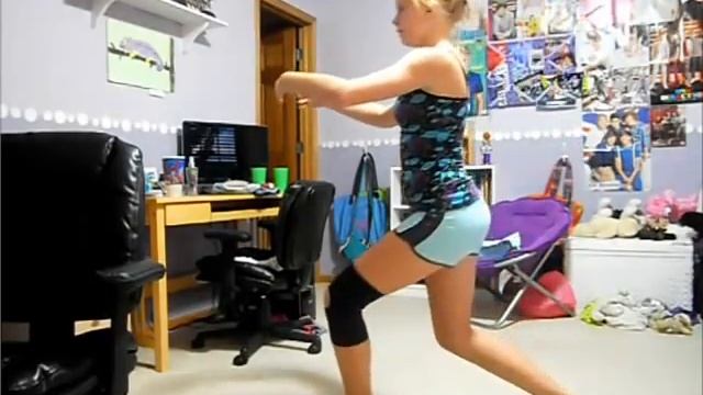 Thursday Does Split Leaps...Kinda смотреть онлайн