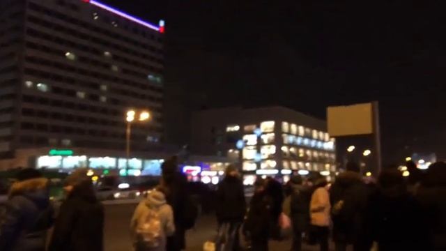 Предновогодняя Казань... Это на улице Баумана, возле часов на Кольце. 21 декабря 2018-го. смотреть онлайн