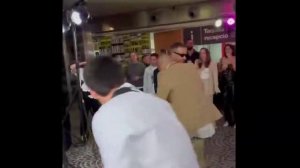 Dance challenge between Dani Alves and Memphis Depay