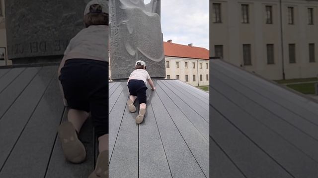 Памятник. Всем привет. Патписывайтесь и ставте лайки!
