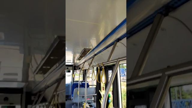 Как открыть люк в автобусе?