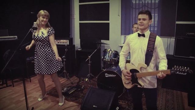 Региональный конкурс вокального творчества "ЛУЧШИЕ ГОЛОСА ПОДМОСКОВЬЯ" - "Идёт девчонка" Песня М.Е. смотреть онлайн