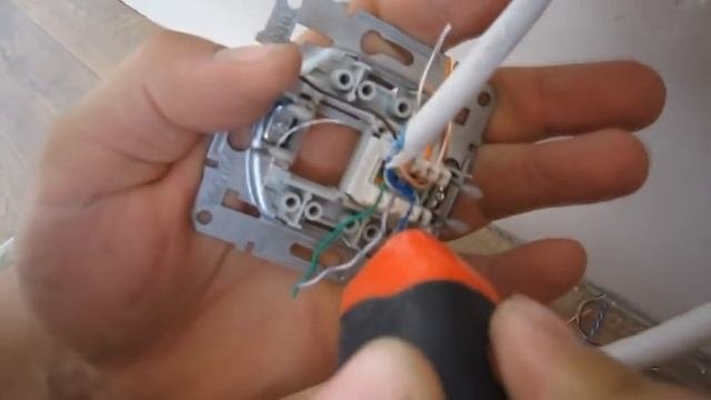 Установка компьютерной и телевизионной розеток