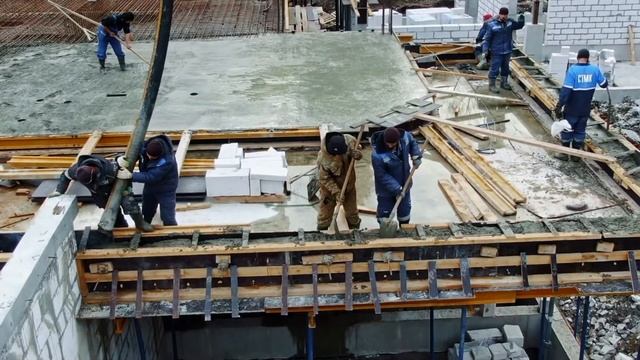 Заливка плиты перекрытия на одном из объектов СТМК смотреть онлайн