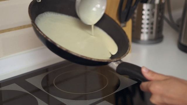 Блинчики креп сюзетт с фламбированием в апельсиновом соусе. Тонкие блины на молоке