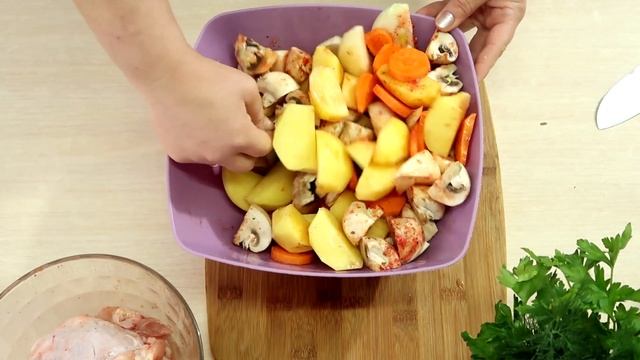 Ленивый ужин. Курица с овощами запеченная в рукаве. смотреть онлайн