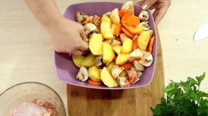 Ленивый ужин. Курица с овощами запеченная в рукаве.