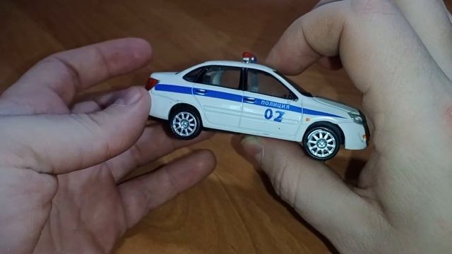 Лада Гранта. Игрушечный машинка. Полиция.mp4 смотреть онлайн
