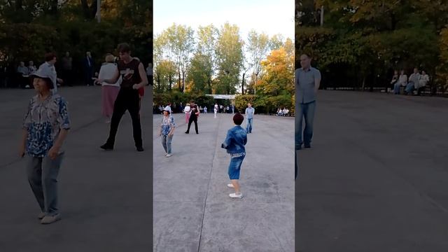 танцы кому зав..! Саранск парк Пушкина. 24 сентября 2023 год. смотреть онлайн