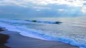 БОЛЬШИЕ ВОЛНЫ на пляже - Звуки океана - Расслабляющая природа - Релаксация, прибой, шторм, побережье
