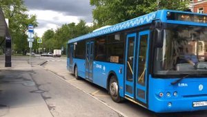 Автобус "62" (ЛиАЗ 5292.22) прибывает на остановку "Вишнёвая улица" (29.05.2022)