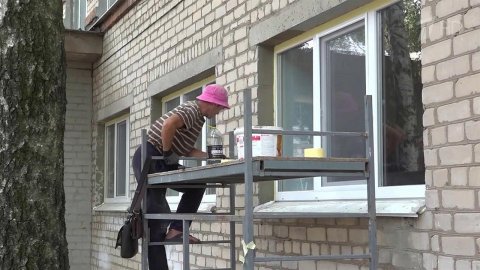 Военные и строители из разных регионов России восстанавливают города Донбасса