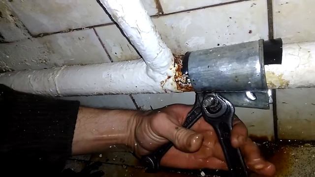 Как правильно поставить хомут на железную трубу???да легко)! смотреть онлайн