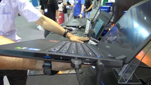 Gigabyte P34W v4 Hands On [4K UHD] смотреть онлайн