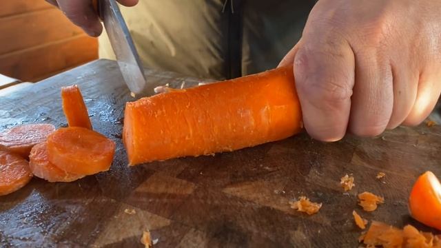 Готовим говядину в афганском казане |Обзор ножа Сафари из стали х12мф смотреть онлайн