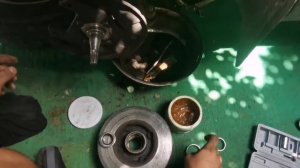 DIY Daihatsu Hijet Wheel Bearing Replacement.
