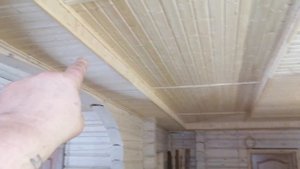 Обшивка потолка вагонкой из ели. Площадь потолка 42 кв. м. Всё делал в одни руки.