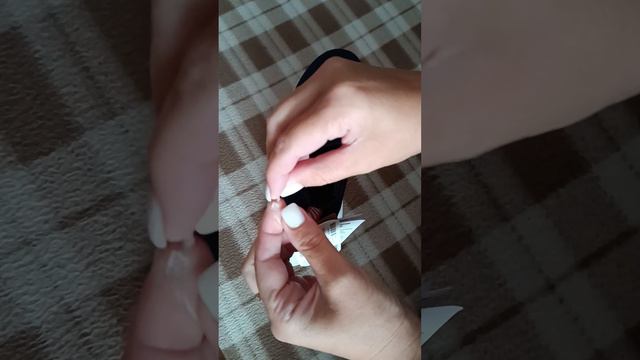 Как снять бирку- блокнот с новой обуви не срезая.