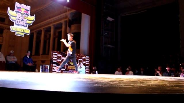 Таджикский брейк данс Опера балет Bboy Uma VS Bboy Khura Semi Final Red Bull BC One смотреть онлайн