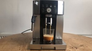 De'Longhi Magnifica S Smart Bean to Cup Coffee Machine 1450w ECAM250.23SB