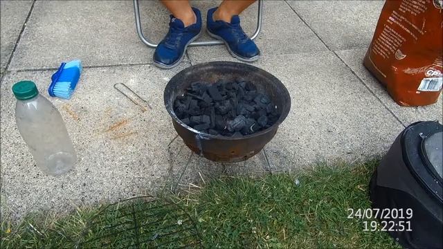 Great way to start BBQ - Легкий способ разжечь угли в мангале смотреть онлайн