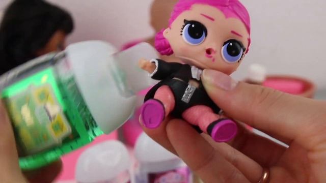 Дезинфекция ручек Чистые ладошки у Малышки Маши и Кукл Лол смотреть онлайн