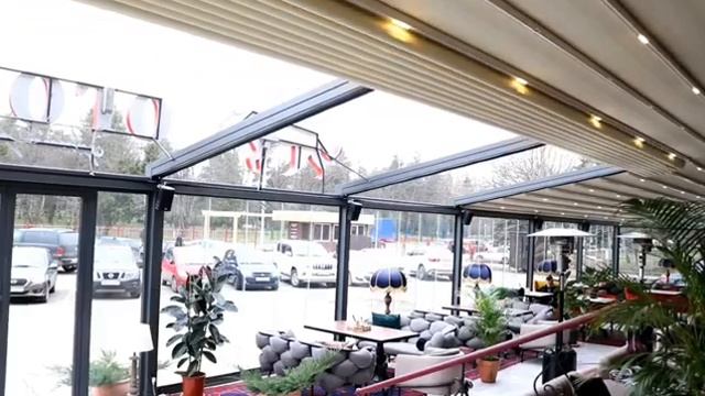 Раздвижная крыша террасы ресторана под ключ