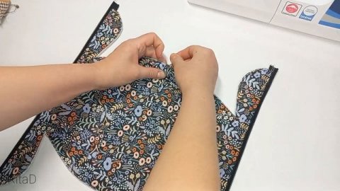 DIY/ШЬЮ КОСМЕТИЧКУ/ПОДРОБНЫЙ МАСТЕР-КЛАСС #шьюсама #своимируками #дляначинающих