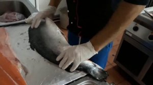 Разделываем семгу 6-7 кг,за 2 минуты