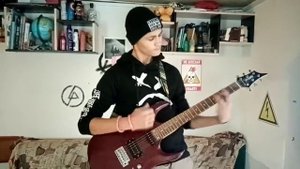 15 летний парень играет лютый рок на электро гитаре #гитара #рок #музыка