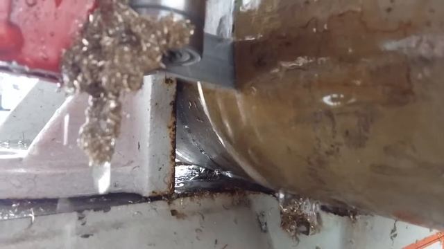 Резка бронзового прутка ленточной пилой. ООО "КуПрум" смотреть онлайн