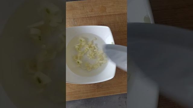 Dorado на сковороде с чесноком!!! Вкусная и сочная!!! #dorado #дорадо #вкусно #рыба #сковорода