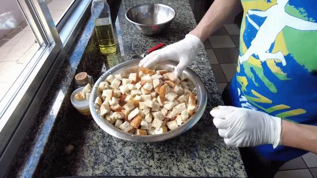 Такого рецепта у вас еще не было. Сухарики с чесноком и прованскими травами в дегидраторе.