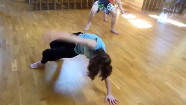 Обучение брейк-дансу (продолжение) смотреть онлайн