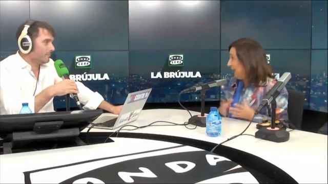 Margarita Robles dando vergüenza en La Brújula de Onda Cero смотреть онлайн