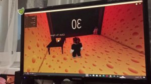 Убегаю от крысы в Роблокс... Roblox