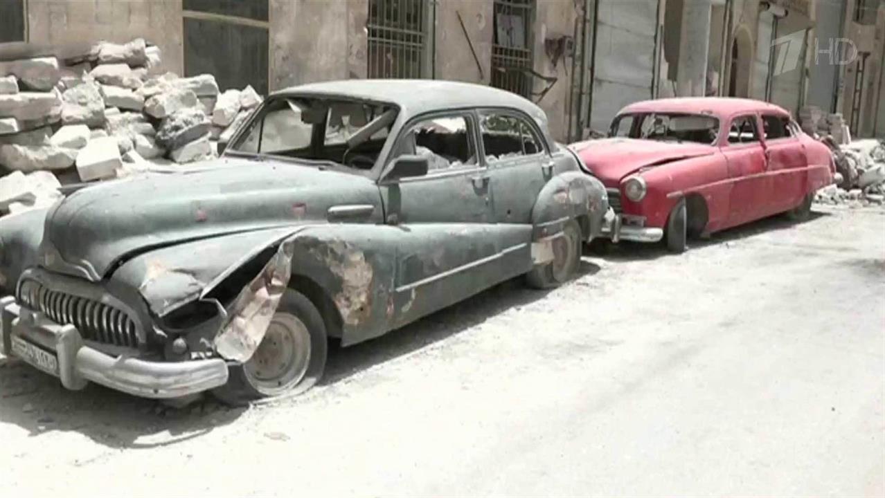 В Алеппо собиратель ретро-автомобилей восстанавлив...ю коллекцию, пострадавшую от обстрелов боевиков