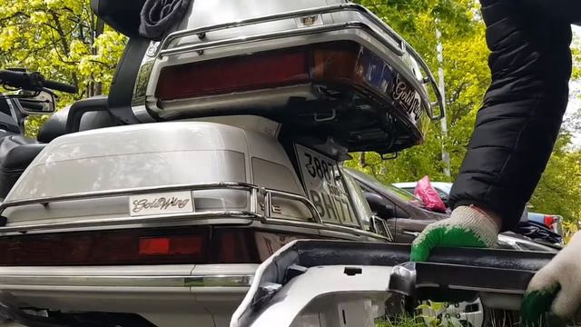 Honda GL 1500 SE Установил юбку на центральный кофр смотреть онлайн