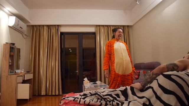 РЕАКЦИЯ ДЕВУШКИ НА ПУК.ДВОЙНОЙ ЗАРЯД)Социальный эксперимент смотреть онлайн