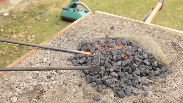 Blacksmithing - Building a simple DIY forge смотреть онлайн