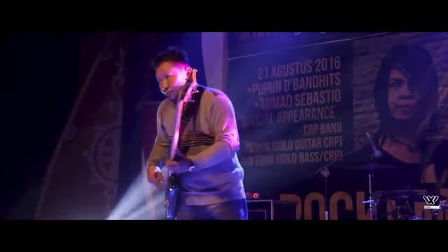 Schecter bass on Stage by Ahmad Sebastio - Patah Tulang ( classic rock pekalongan ) смотреть онлайн