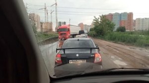 Дерево упало от сильного ветра на машину.（Некрасовка）
