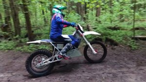 Электро Эндуро | В лесу после дождя | Электромотоцикл FME DR40