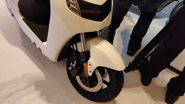 With a Possible 200 km Range, Is This The Best Electric Scooter? | Twenty Two Kymco Flow смотреть онлайн